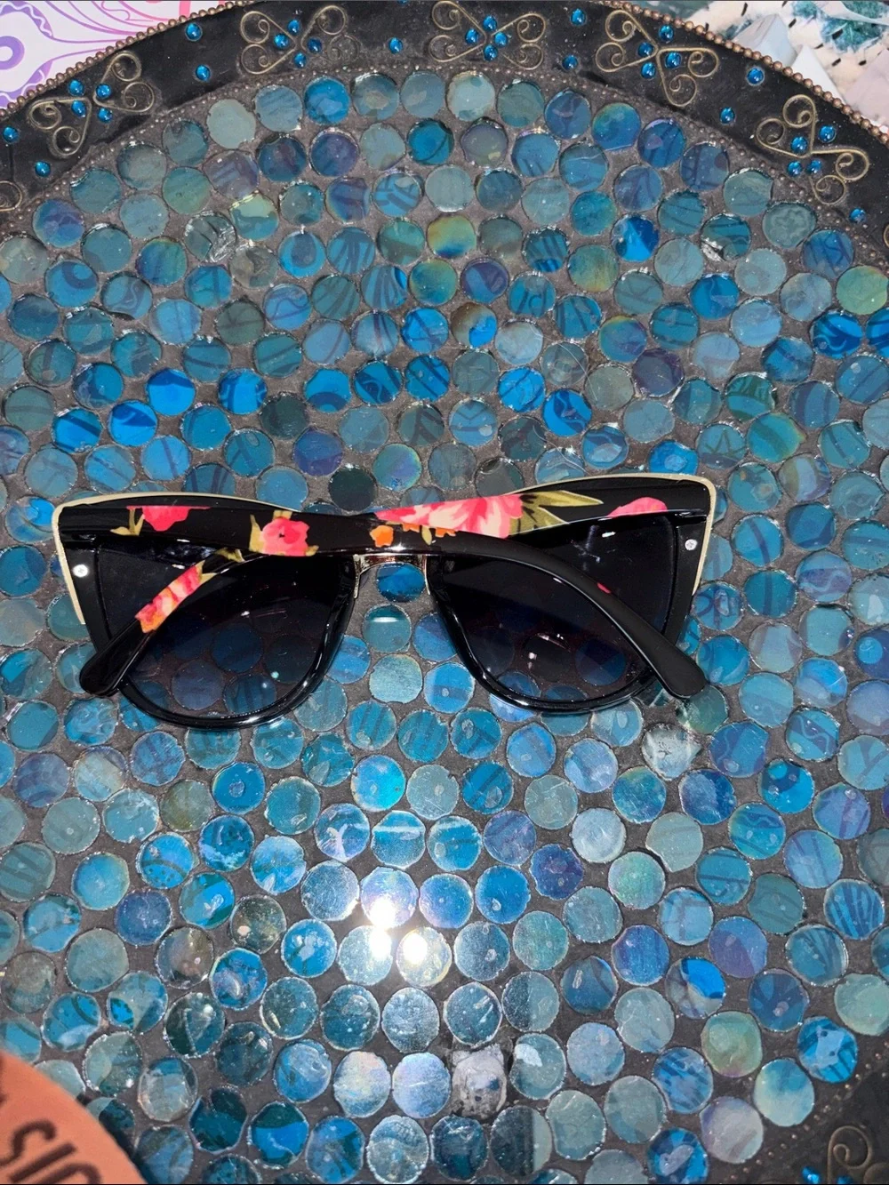 Black and Gold Cat-Eye Sunglasses - Classic UV Protection 100%
